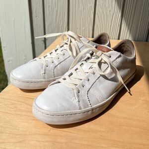 Cole Haan White Leather Low Top Sneakers Size 9 Gold Logo Minimal Wear